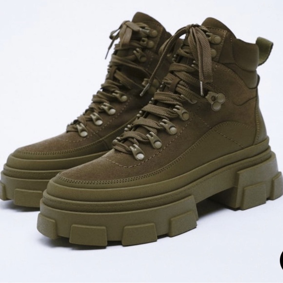 Hiking boots - Picture 2 of 5